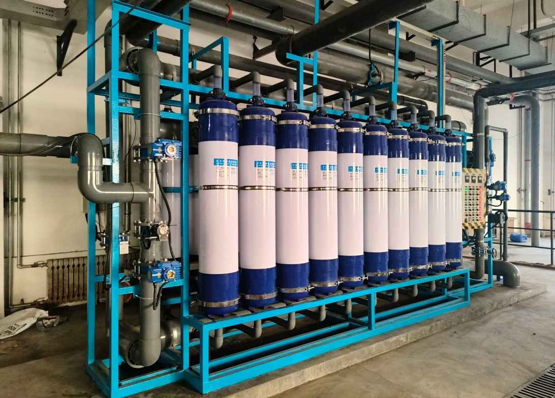 煙臺(tái)2X50T反滲透十100T超濾設(shè)備安裝調(diào)試